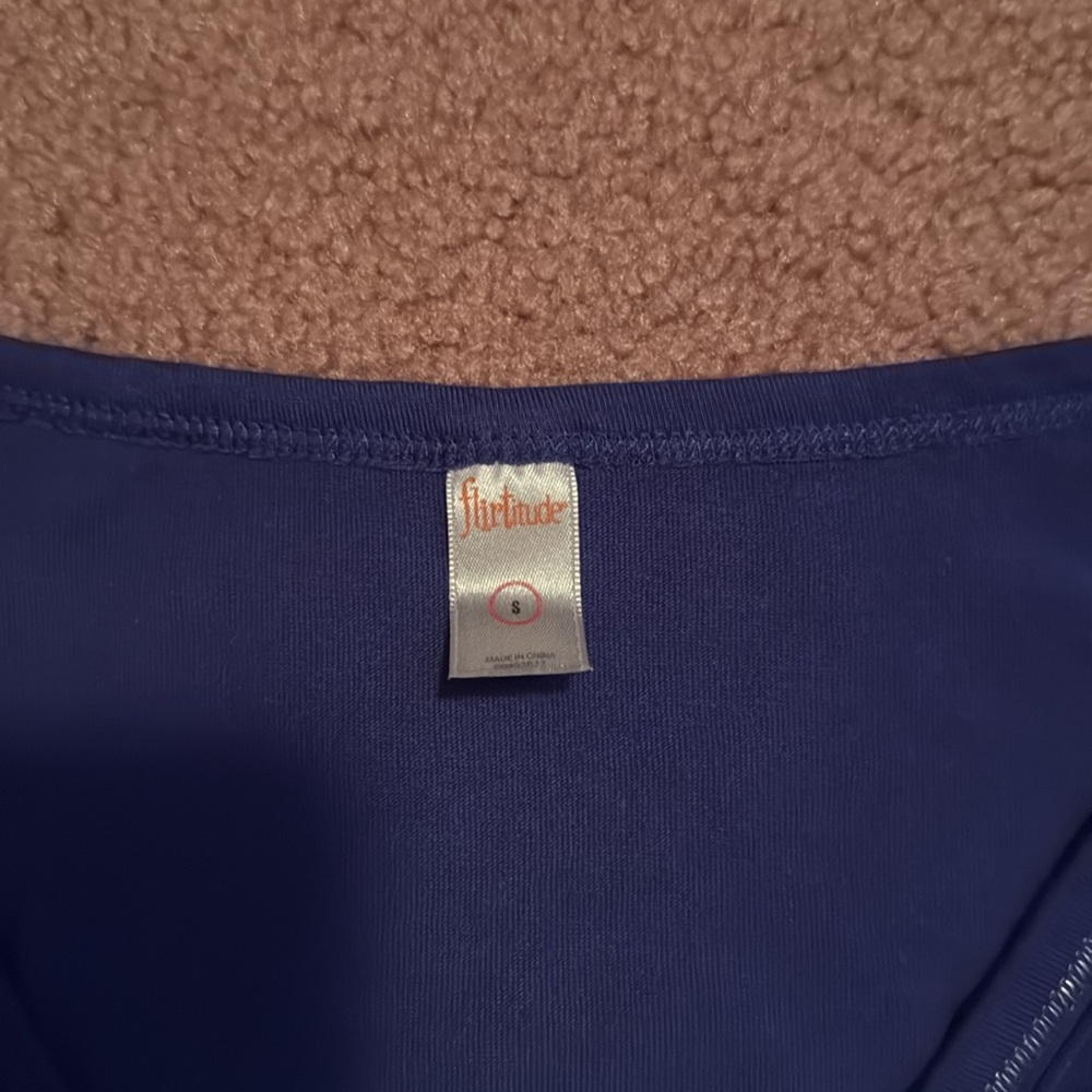 🔥10/$15 Top - Picture 2 of 3